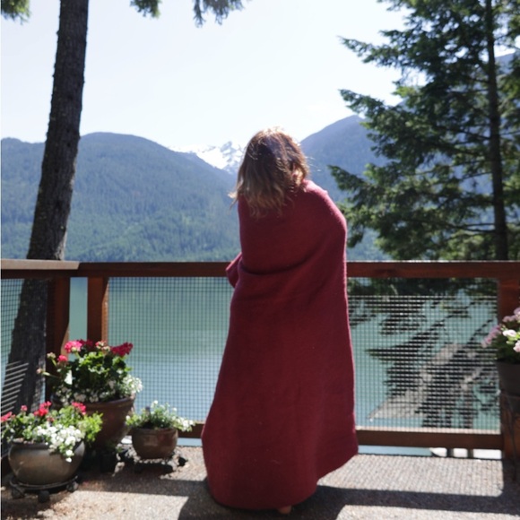 Cozy Red Throw Blanket - Picture 1 of 3